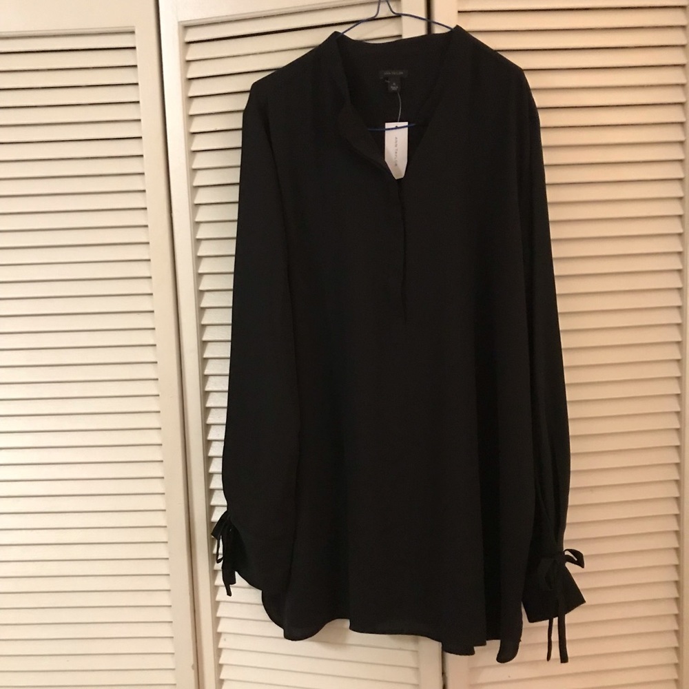 Timeless Silky Ann Taylor Blouse in XL. NWT
